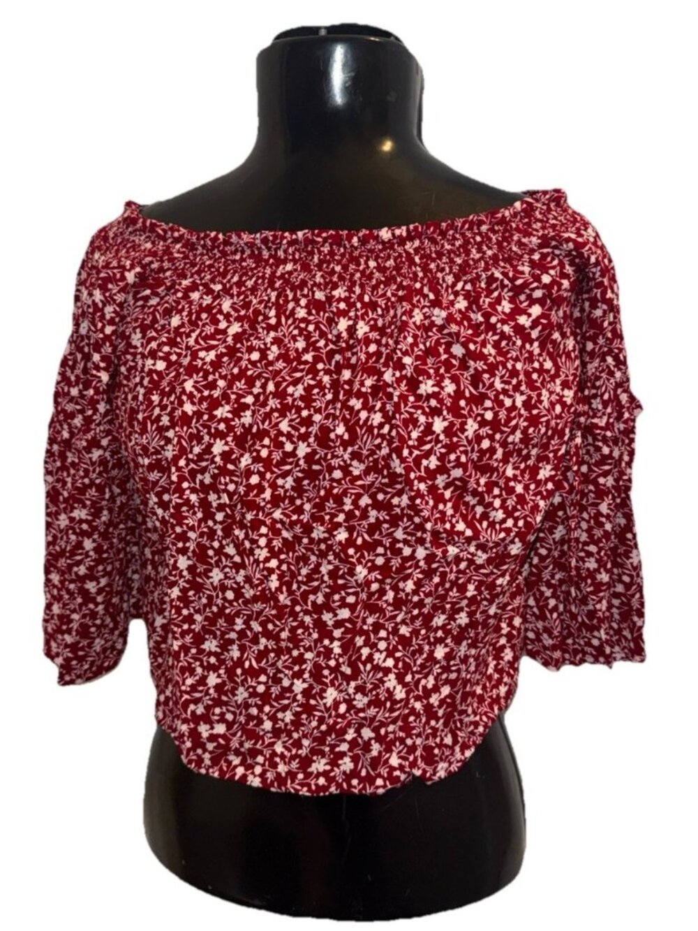 Trendarrest Peasant Top SMALL Red Crop White Floral Smocked Off Shoulder